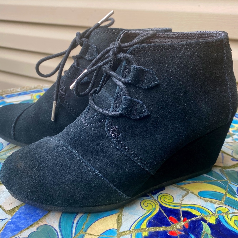 Tom's Wedge shoes- black, size 6